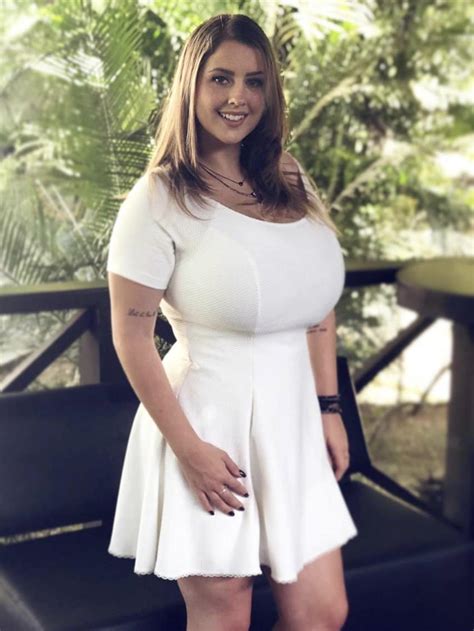 La Blonde Bbw Kaitlin Klien Montre Son Gros Cul Et Ses Gros Nichons En