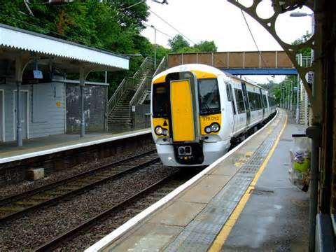 Stansted Express train at Stansted... © Thomas Nugent :: Geograph