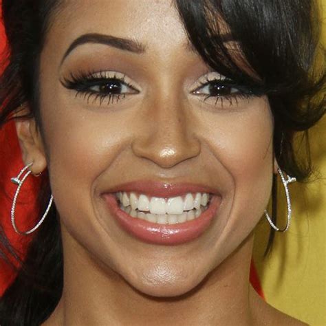 Liza Koshy Makeup: Black Eyeshadow, Brown Eyeshadow, Nude Eyeshadow
