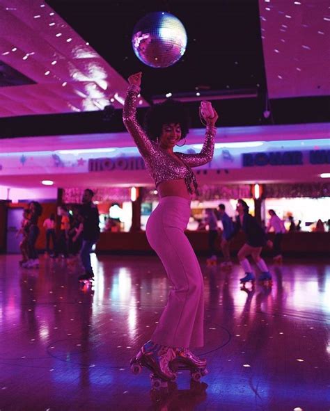 Pin By Aubrey Green On Roller Babe In 2020 Roller Skating Outfits