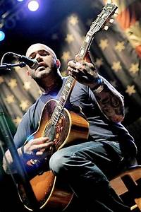 Staind Singer Aaron Lewis Solo Cd 39 Town Line 39 Hits Number 1 On