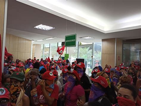 Mulheres do MST ocupam Ministério da Agricultura em Direitos Humanos