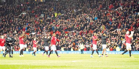في صيف 2009، بيع كريستيانو رونالدو بسعر قياسي في العالم وهو 80 مليون جنيهاً لريال مدريد. بطولة انكلترا: يونايتد يحسم موقعة دربي مانشستر على حساب سيتي