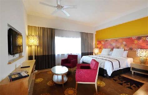 M suites hotel features an outdoor pool, a children's pool, and a fitness center. M SUITES HOTEL: UPDATED 2018 Reviews, Price Comparison and ...