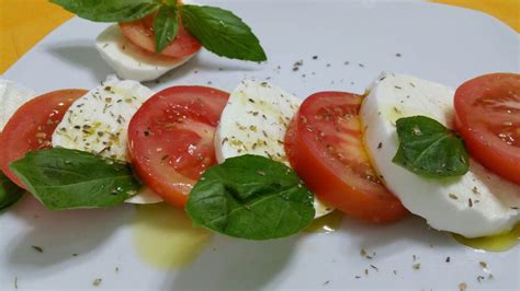 Ho assaggiato questa insalata caprese rivisitata al jazz harbour, ad olbia. come preparare insalata caprese