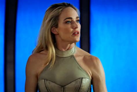 Legends‘ Caity Lotz Talks White Canary Costume’s Return In 100th Episode And The Supersuit She