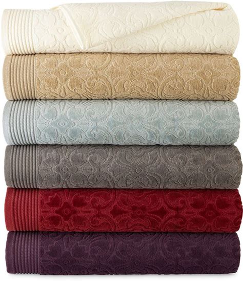 Royal velvet bath towels are used to dry hands, either at home or in spas and hotels. Royal Velvet Bath Towels | Dorm Essentials | College Dorm ...