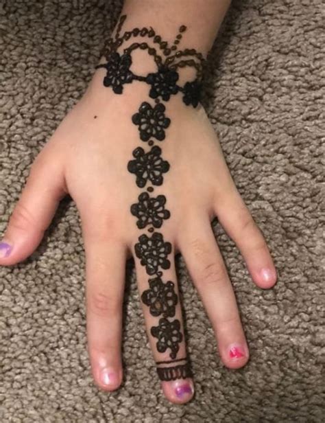 Cute And Easy Mehndi Designs 2021 For Kids Hand And Feet Showbiz Hut