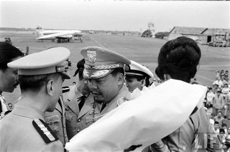 Gen Khanh Departure 1965 14 Manhhai Flickr
