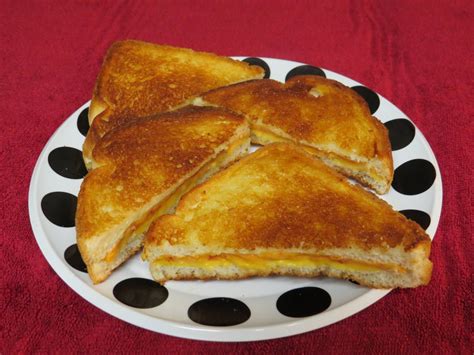 Here are the best cheese choices for the perfect grilled cheese sandwich, according to the owner of melt bar. How to Make a Grilled Cheese Sandwich in the Toaster Oven ...
