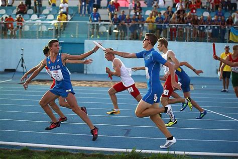 Nts presents the official music video for alessandro cortini's sabbia, directed by emilie elizabeth and alessandra leone. Romani&Sibilio: la Prima dei "Gemelli Diversi" - Atletica ...