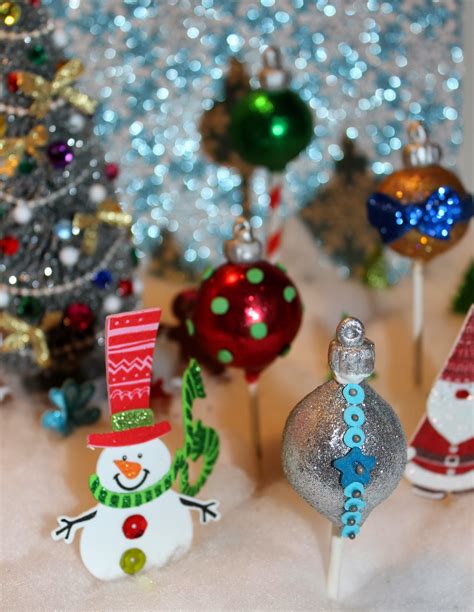 Try these easy christmas cake pops recipe ideas for this holiday season! Christmas Ornaments Cake Pops - Pint Sized Baker