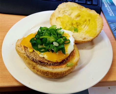 Kraft real mayo is a velvety smooth complement to other flavors. Eggslut Sandwich | Office Cooking - officecooking.com.au