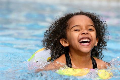 5 Fun And Easy Games That Teach Your Kids How To Swim Kids Swimming