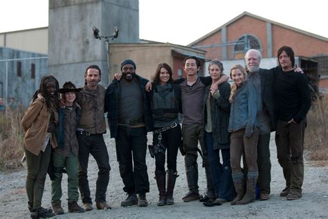 14 great behind the scenes photos from the walking dead season 4 business insider