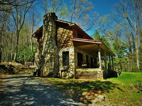 Panoramic views of deep creek valley with the sounds of deep creek's rushing water below. Bryson City, NC Log Cabin Rental - NC Mountains Realty