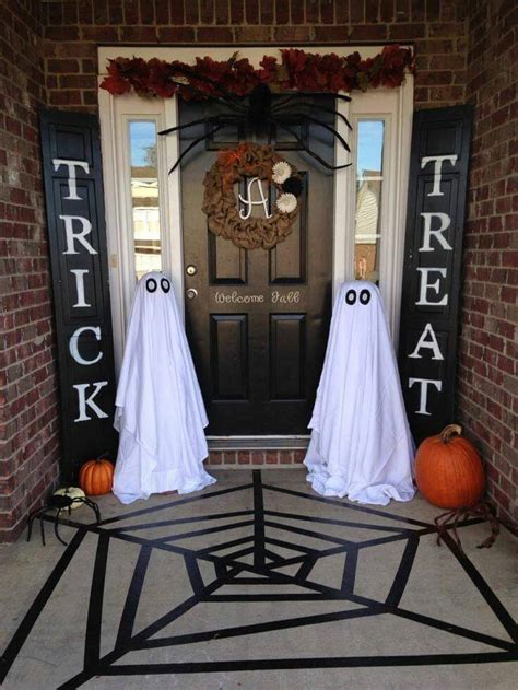 Your halloween decorations will not be complete without giving your backyard the spook. 19 Easy DIY Halloween Outdoor Decoration Ideas | Homelovr