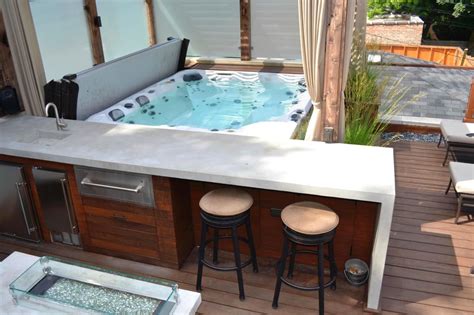 25 Outdoor Bars To Celebrate National Beer Day Hot Tub Patio Hot Tub