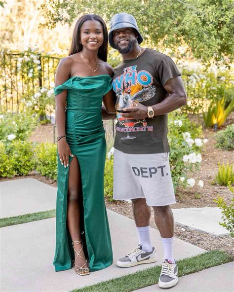 Kevin Hart Daughter Heaven Pose For Photo Before Prom