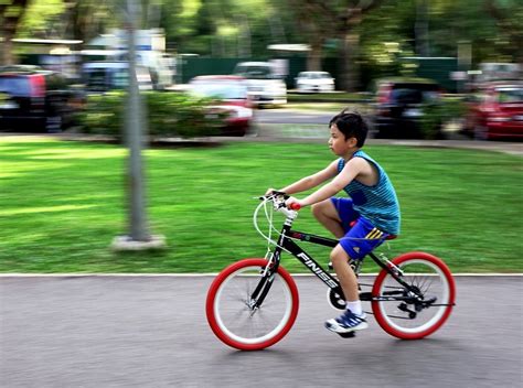 7 Tips For Teaching Your Child To Ride A Bicycle - Optimistic Mommy
