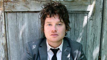 Between 2004 and 2009, he was a member of doc et les chirurgiens, before becoming a solo. Yann Perreau - Alchetron, The Free Social Encyclopedia