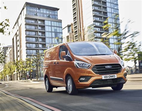 Ford Transit Custom New 2017 Van Gets Efficient Engines And Bold