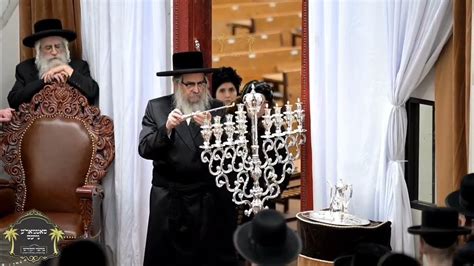 Satmar Rebbe R Aharon Lighting The Menorah Zos Chanukah 5784 Youtube