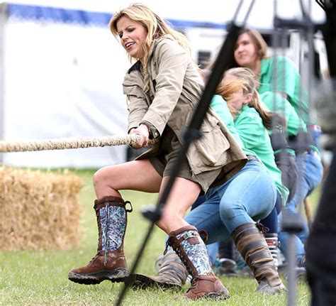 Countryfile Live Beauty Ellie Harrison Flaunts Shapely Pins In Thigh