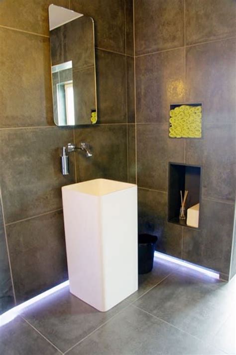 Auf der halbhohen vorwandinstallation entsteht platz für utensilien und ein regal. Außergewöhnliche Mineralguss-Waschbecken und -Badewannen ...