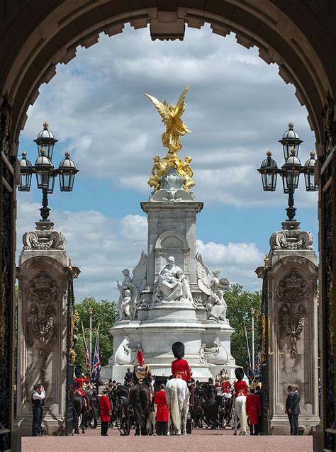 Filevictoria Memorial From Within Buckingham Palace Buckingham