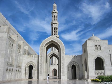 الجوامع السلطانية في عُمان فَنٌ يتكئ على تاريخ ثقافي عريق الخليج