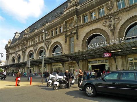 Paris Gare De Lyon Situé Dans Le 12e Arrondissement De Paris
