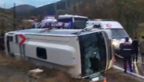 Amasyada yolcu otobüsü devrildi çok sayıda yaralı var Turizm Güncel