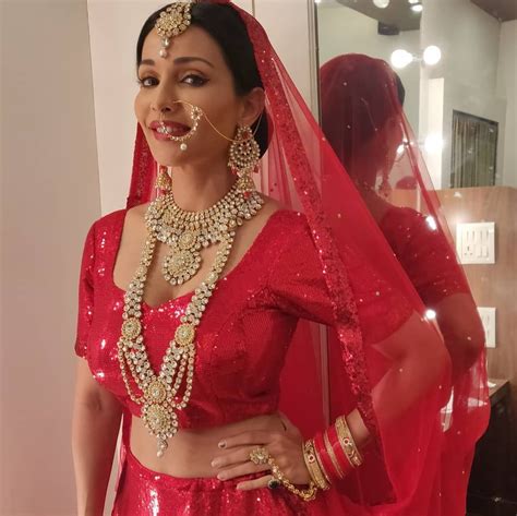 Flora Saini Hot Images Bollywood Vibe Bengali Bridal Makeup Hd
