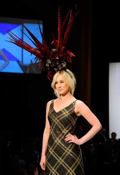 Kellie Pickler Hits The Runway In A Fab Headdress For Dressed To Kilt