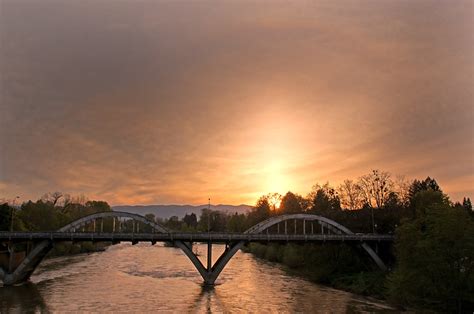 Sunburst Sunset Caveman Bridge Grants Pass Or This Brid Flickr