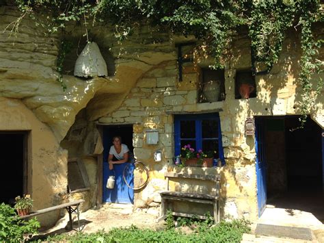 Les Maisons Troglodytes De Forges White Houses Tiny Houses Cave