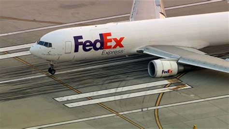 Fedex Cargo Jet Makes Pre Dawn Emergency Landing In Los Angeles Cnn
