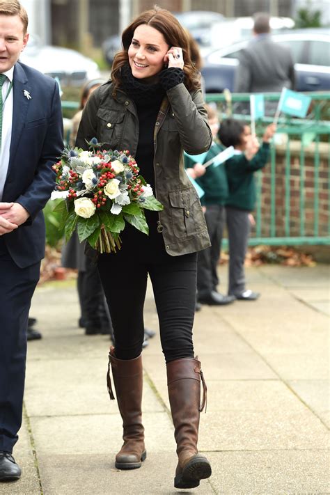 The Duchess Of Cambridge S Most Fashionable Looks Kate Middleton Outfits Fashion Kate Middleton