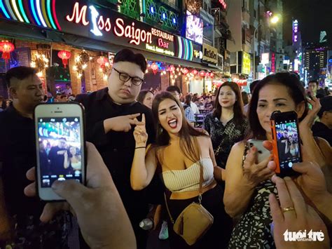 Another Kim Jong Un Lookalike Excites Crowds In Ho Chi Minh Citys ‘backpacker Area Tuoi Tre News