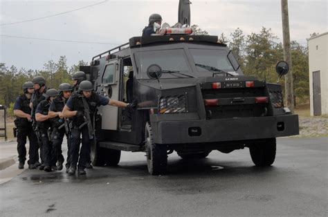 photo new york esu swat police truck police police cars