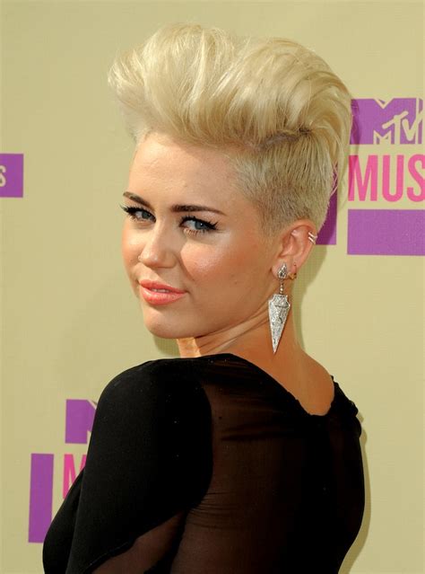 On Miley Cyruss Mtv Vma Hair Which Is Basically The Same As Pinks