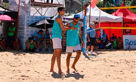 Día negro para argentina las selecciones masculinas y femeninas del país, cayeron ante brasil en el segundo set correspondiente a la primera fecha de los juegos olímpicos. Beach Vóley: la dupla argentina, con Capogrosso, fue ...