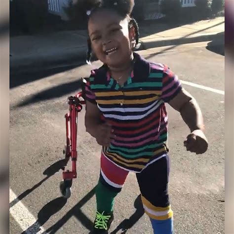 Single Mom Touches Millions Teaching Daughter With Cerebral Palsy How To Walk Good Morning America