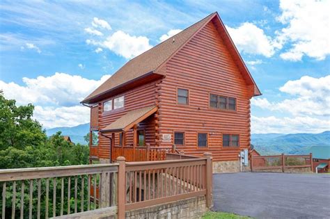 4 bd | 2 bath | 3,006 sqft. Starry Hope Cabin in Pigeon Forge w/ 3 BR (Sleeps12)