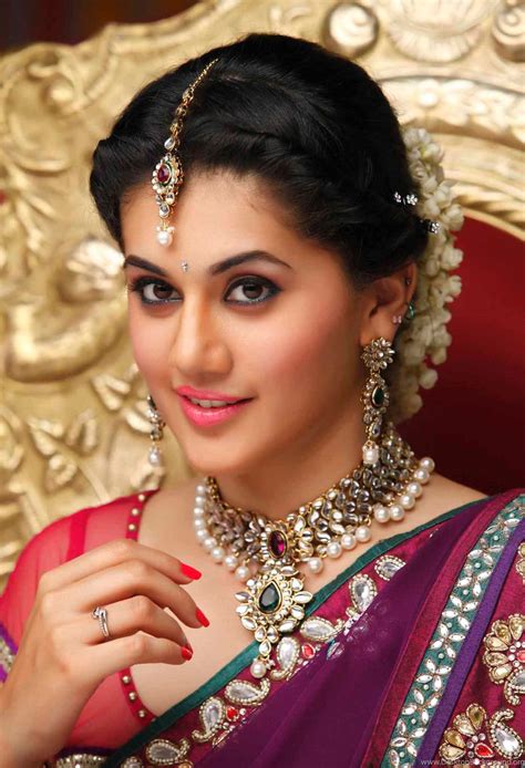 Taapsee Pannu Telugu Actress Beautiful Red Saree Hd Pics Desktop Background