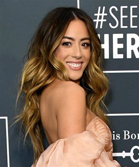 Chloe Bennet Two Tone Hairstyle With Gentle Waves