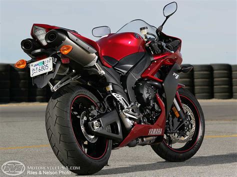 The 2015 r1 added a bunch of rider aids to tame the horsepower into a package that probably won't kill you as easily with its 200hp. 2007 Yamaha YZF-R1: pics, specs and information ...