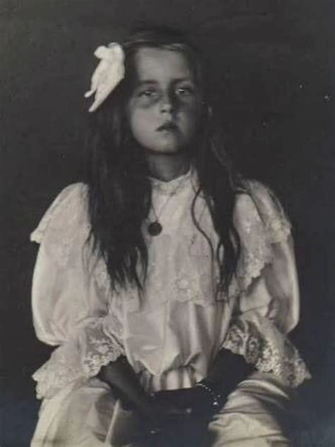 Creepy And Unsettling Victorian Era Photos We Cant Look Away From