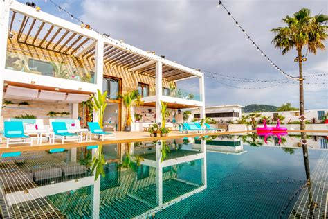 Glamorous singles are sent to a villa. Where was Love Island Australia filmed? Season 1 filming ...